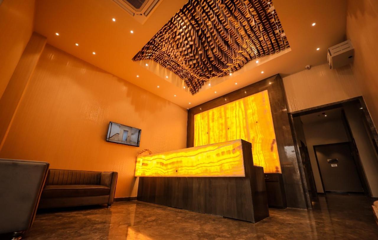 Hotel Mvr Grand カーンプル エクステリア 写真