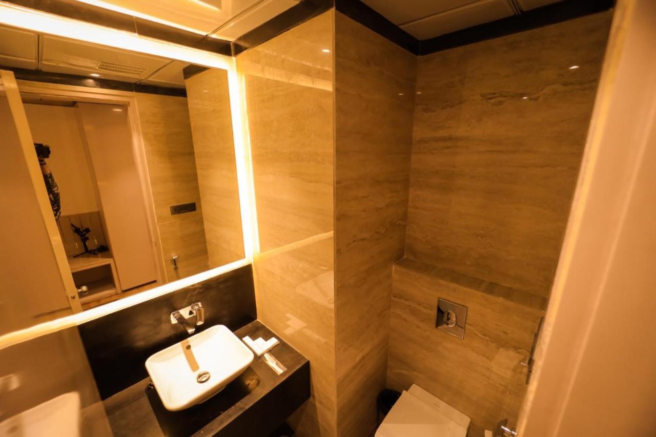 Hotel Mvr Grand カーンプル エクステリア 写真